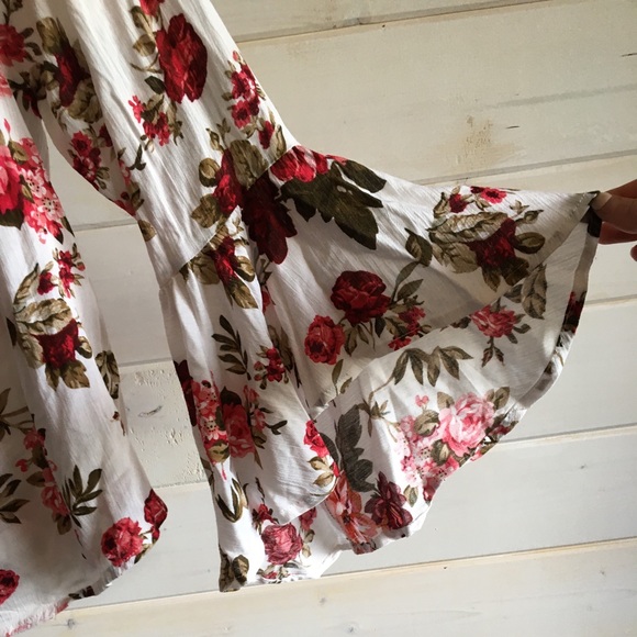 Streetwear Society Floral Off the Shoulder Crop - Picture 2 of 4